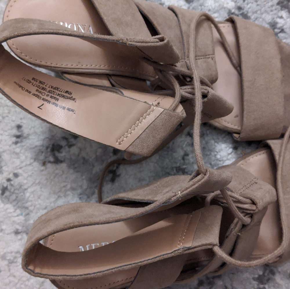 Taupe strap heels - Picture 3 of 3